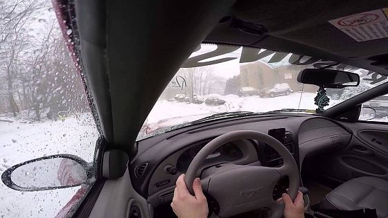Video: Ford Mustang snow drifting