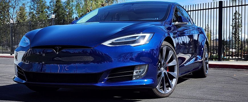 Tesla Model S Performance (2020)