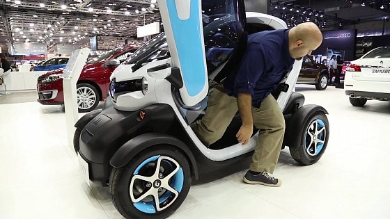 Video: Can a fat man fit inside a Renault Twizy?