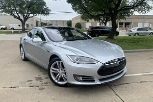 Tesla Model S P85 (VIN: 5YJSA1H19EFP62406)