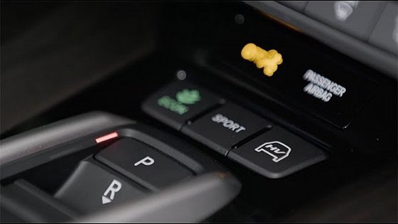 Video: 2018 Honda Clarity Plug-In Hybrid Tips &amp; Tricks: How to Use HV Mode