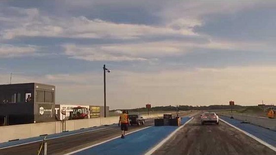 Video: Telsa Model S P85+ vs Porsche Macan Turbo