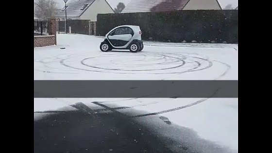 Video: Renault Twizy Donuts