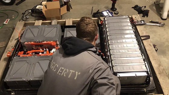 Video: 2018 40Kwh Nissan Leaf Battery Disassembly
