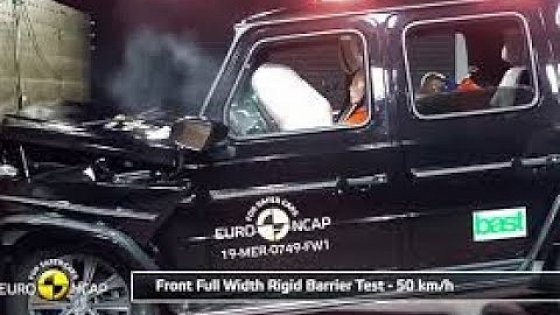 Video: CRASH Test Mercedes- Benz G-class 2020 - Smart Fortwo ED