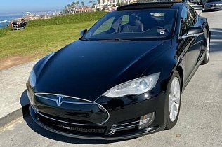 Tesla Model S 85 (VIN: 5YJSA4H19FFP76180)