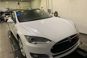 Tesla Model S P85D (VIN: 5YJSA1H21FFP74317)
