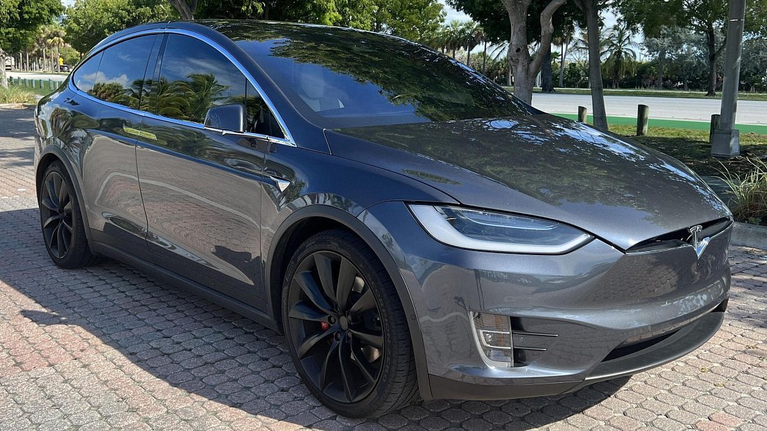 Photo of Tesla Model X Performance (2020) (1 slide)
