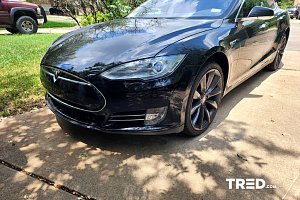 Tesla Model S P85 (VIN: 5YJSA1H11EFP40397)