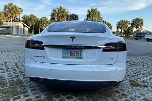 Tesla Model S 70 (VIN: 5YJSA1E14FF108029)