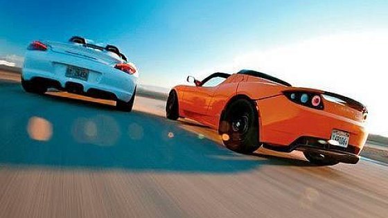 Video: Comparison: 2010 Tesla Roadster Sport vs. 2011 Porsche Boxster Spyder
