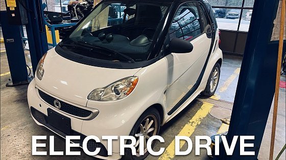 Video: Smart Fortwo Electric Drive high voltage disconnect how to