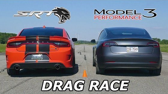 Video: DRAG RACE - Dodge Charger SRT Hellcat vs Tesla Model 3 Performance // Throttle House Track Series
