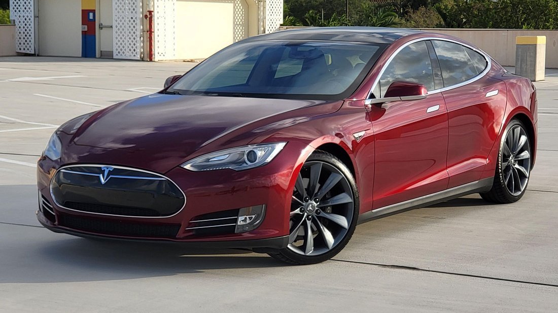 Photo of Tesla Model S 60 (2015) (1 slide)