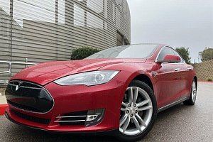 Tesla Model S P85 (VIN: 5YJSA1H17EFP36032)