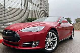 Tesla Model S 85 (VIN: 5YJSA1H17EFP36032)