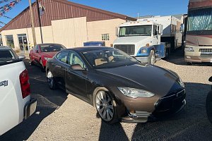 Tesla Model S 60 (VIN: 5YJSA1CG3DFP04687)