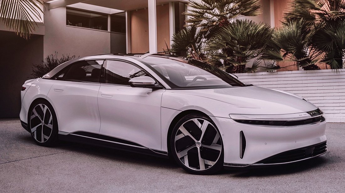Photo of Lucid Air Touring (1 slide)