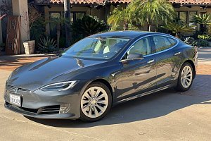 Tesla Model S 75 (VIN: 5YJSA1E1XHF226766)