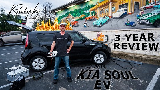 Video: 3 YEAR ELECTRIC CAR REVIEW [2021]: MY LIFE Owning a used 2016 KIA SOUL EV