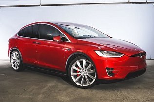 Tesla Model X P90D (VIN: 5YJXCAE45GF001096)